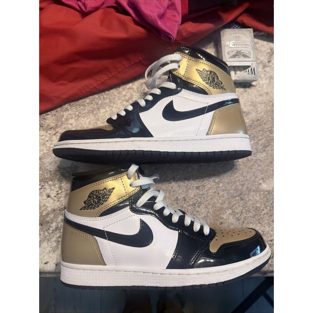Jordan Air Jordan 1 Retro High OG NRG Gold Toe Black Metallic Gold White High